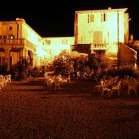 le château est éclairé la nuit